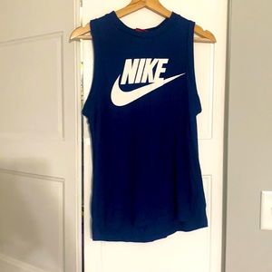 Navy blue Nike running top, size small EUC